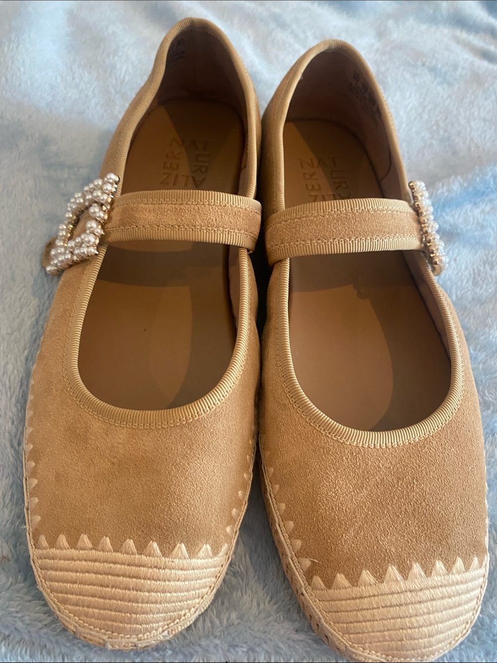 Gorgeous Autumn 🍂 🍁 Naturalizer Tan Suede Mary Jane Flats with Pearl Buckle
